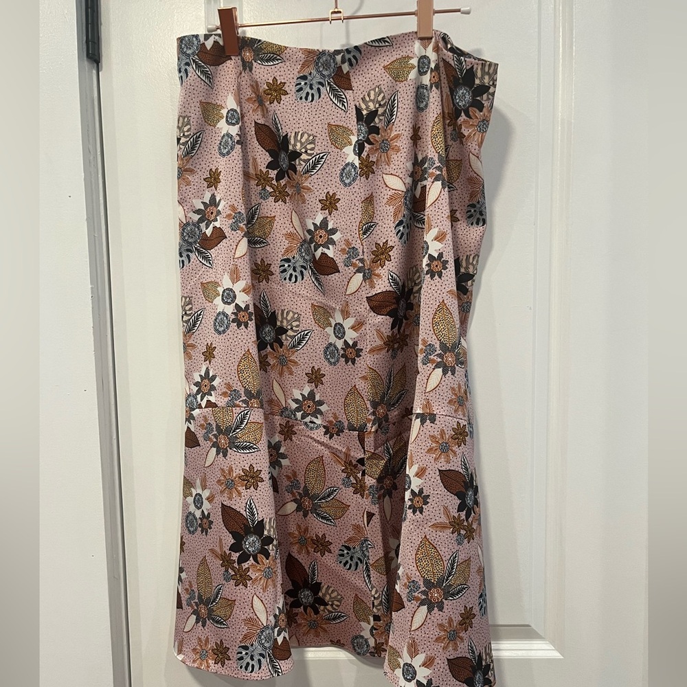 NWT midi LOFT 12P skirt